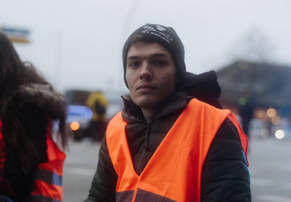 Aktivist Fabian Beese bei einer Straßenblockade im letzten Jahr in Hamburg